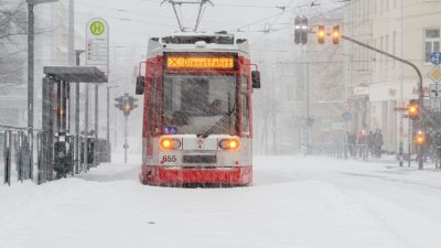 Es ist Winter: Autobahnen und Zugverbindungen – Thüringer Schulen bleiben Montag geschlossen