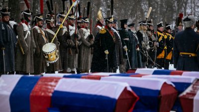 Russland und Frankreich bestatten Tote von Napoleons Russlandfeldzug
