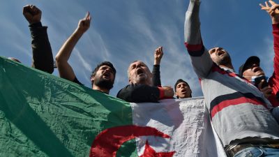 Algeriens Präsident löst Nationalversammlung auf und bildet Regierung um