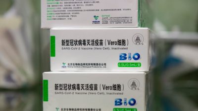 Ungarns Regierungschef lässt sich mit umstrittenen Corona-Vakzin aus China impfen