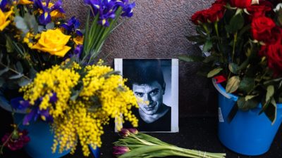 Russen gedenken des tödlichen Anschlags auf Kreml-Kritiker Nemzow