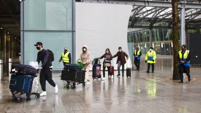 Großbritannien: Hotel-Quarantäne für Reisende aus Hochrisiko-Ländern in Kraft