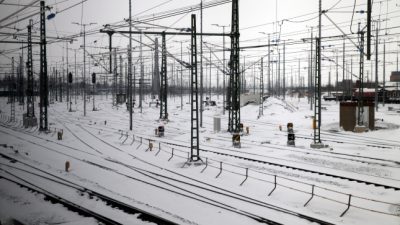 Wintereinbruch – Bahn stellt Fernverkehr im Norden ein