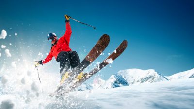 Flucht auf Skiern in Marienberg: Polizei schätzt 100 Teilnehmer bei illegalem Fasching