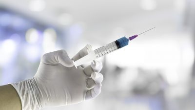 Tod nach Impfung: Obduktion eines 82-Jährigen verweist auf Vorerkrankungen – Bhakdi rät Gerinnungsfaktoren zu prüfen