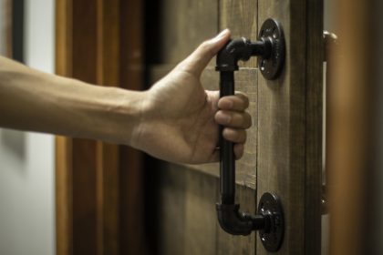 Gebrochene Knochen und Organversagen – Der Tod einer 21-Jährigen