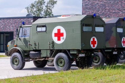Stabsarzt warnt: Pandemie mögliches „Mittel hybrider Kriegsführung zur Schwächung des Gegners“