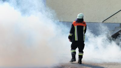 Gefährlicher Großbrand in Berliner Fabrik