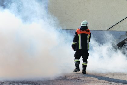 Gefährlicher Großbrand in Berliner Fabrik