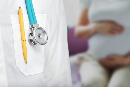 Geburtshelfer in Frankreich wegen Vergewaltigung von Patientinnen verurteilt