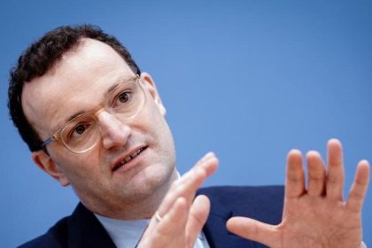 Spahn wirbt für Corona-Impfstoff von Astrazeneca