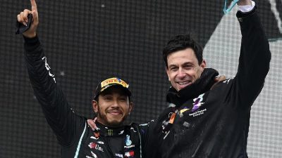 Weltmeister Hamilton verlängert Mercedes-Vertrag für 2021