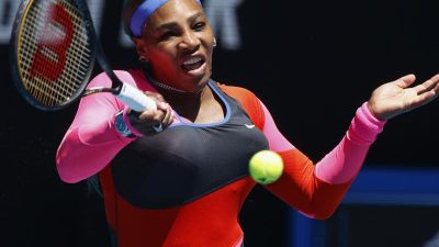 Topfavoritin Serena Williams weiter – Kvitova raus