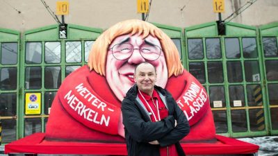 Rosenmontag: Düsseldorfer Karnevalswagen rollen