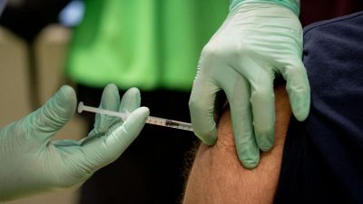 Diszipliniarverfahren gegen Hallenser OB wegen vorzeitiger Corona-Impfung