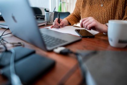 Knapp ein Drittel der Beschäftigten aktuell ganz oder teilweise im Homeoffice