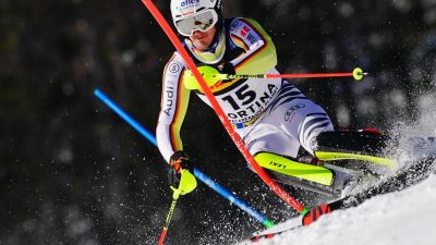 Straßer verpatzt ersten Lauf von WM-Slalom – Pertl führt