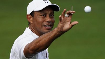 Tiger Woods bei schwerem Autounfall verletzt