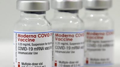 Moderna-Chef prophezeit Impfungen in Dauerschleife – oder selbst immunisieren