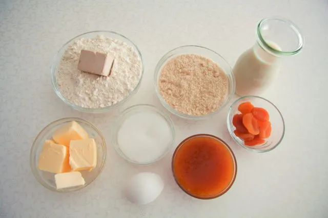 Zutaten Gugelhupf mit Aprikosenfüllung