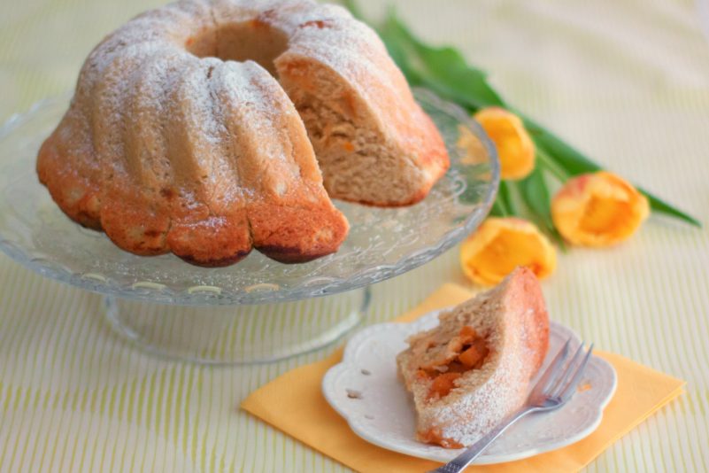 Gugelhupf mit Aprikosenfüllung