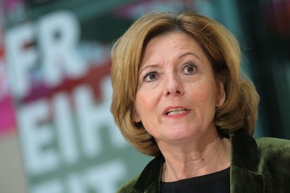 Dreyer wirbt für Tests von Corona-Konzepten in Modellregionen