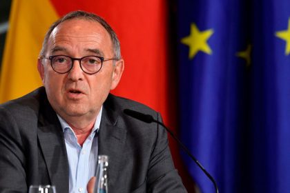 Walter-Borjans sichert Merkel Rückhalt durch SPD zu