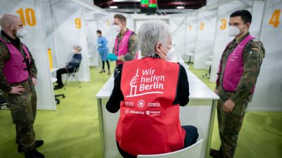 Impfzentrum als Corona-Verbreitungs-Zentrum? „NZZ“ beklagt laxe Hygiene-Vorkehrungen in Berlin