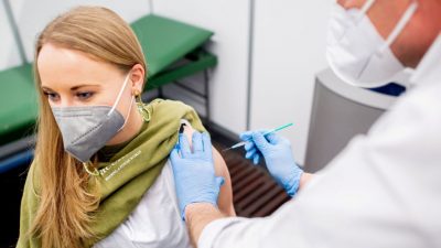 Großbritannien meldet 168 Blutgerinnsel-Fälle nach AstraZeneca-Impfung