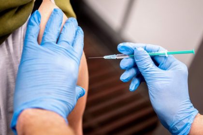 Mann stiehlt in Soest Impfspritzen – Italienerin bekommt sechsfache Covid-Dosis