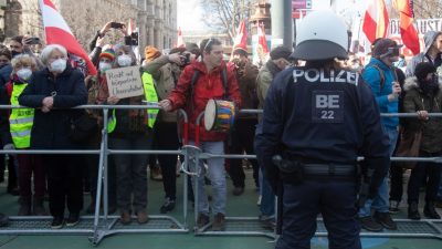 Deutschland, Schweiz, Österreich und Schweden: Demos gegen die Corona-Maßnahmen
