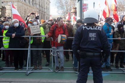 Deutschland, Schweiz, Österreich und Schweden: Demos gegen die Corona-Maßnahmen