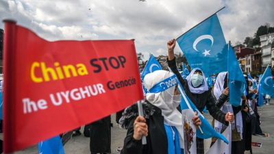 Istanbul: Uigurische Frauen protestieren gegen Chinas Haftlager