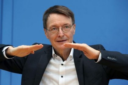 Lauterbach fordert rigide Maßnahmen: “Wir müssen deutlich unter 100.000 Toten bleiben”