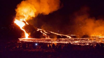 Ein 6000 Jahre ruhender Vulkan bei Reykjavik ausgebrochen – Himmel über Island feuerrot