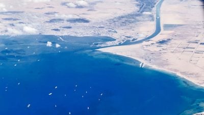Stau von über 400 Schiffen – Verkehr im Suez-Kanal läuft nach Bergung der „Ever Given“ wieder an
