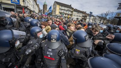 Video: Mehr als 20.000 Teilnehmer bei Demo gegen Corona-Maßnahmen in Kassel