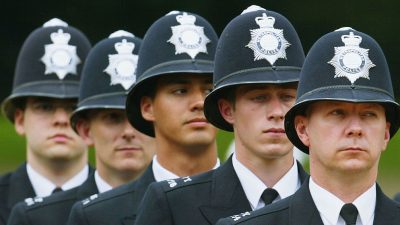 Britischer Elite-Polizist nach Leichenfund nahe London wegen Mordes beschuldigt