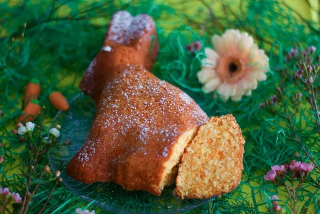 Möhre-Kokos-Hase im Anschnitt