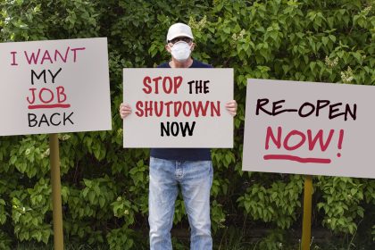 Stanford-Professor: Lockdowns sind „der schlimmste Fehler des Gesundheitssystems der letzten 100 Jahre“