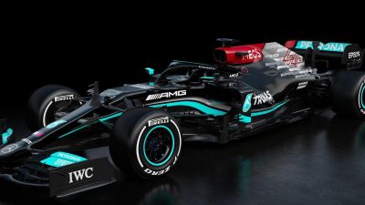 Weltmeister Hamilton in schwarzem Mercedes auf Titeljagd