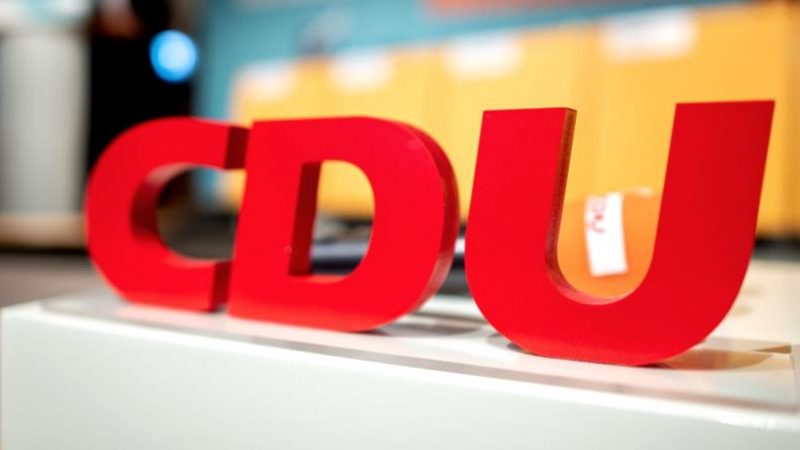 Maskenaffäre: CDU-Politiker fordern Veröffentlichungspflicht – Abgeordnete bestechen soll als Verbrechen gelten
