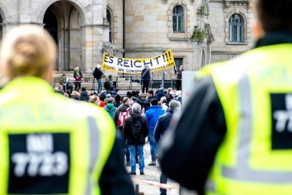 „Ein Jahr Lockdown-Politik – es reicht“: Tausende Teilnehmer bei Protesten gegen Corona-Maßnahmen