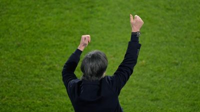 DFB-Elf richtet nach Sieg beste Wünsche an Hofmann