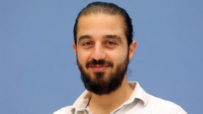 Keine deutsche Staatsbürgerschaft und Drohungen: Syrien-Flüchtling Alaows zieht Bundestags-Kandidatur zurück