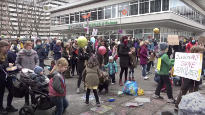 LIVE: Demo vor dem Berliner Senat ab 11 Uhr: „Macht Euch stark für unsere Kinder“