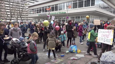 LIVE: Demo vor dem Berliner Senat ab 11 Uhr: „Macht Euch stark für unsere Kinder“