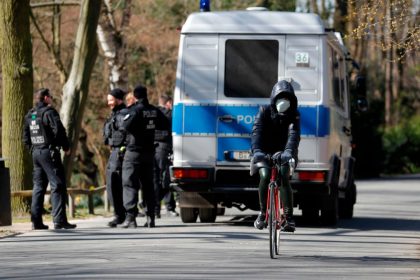 Randale bei Polizeieinsatz wegen Corona-Maßnahmen in Berliner Park
