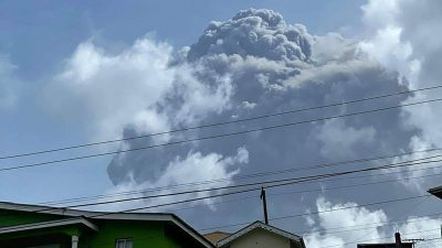 Vulkanausbruch: Nur geimpfte Personen werden von Karibikinsel St. Vincent evakuiert