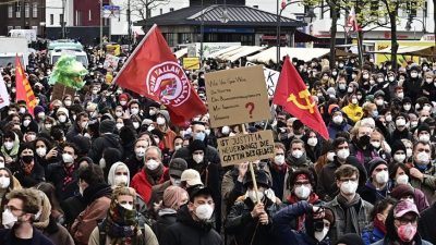 Randale im Kreuzberger Nachgang: Nach Demo gegen Mietendeckel-Urteil flogen Flaschen und Steine